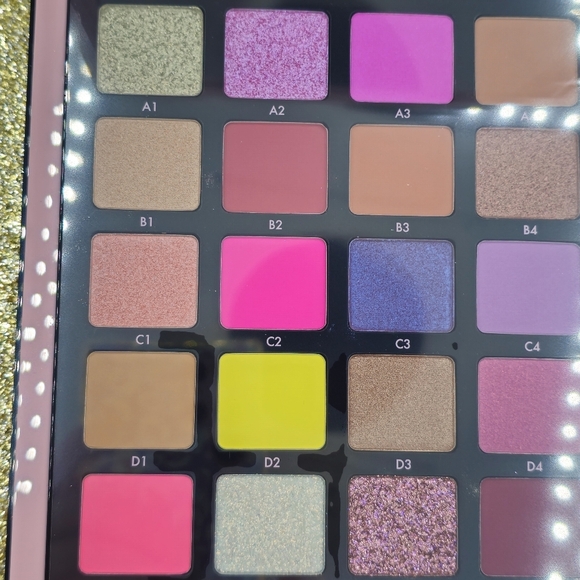 Anastasia Beverly Hills Norvina Pro Pigment Palette Vol 4 - Picture 3 of 4